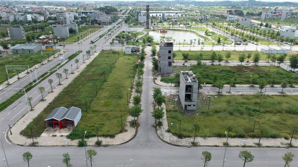 Bán lô giáp khuôn viên cây xanh khu kinh tế đêm rùa vàng