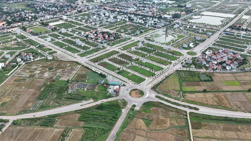 Bán lô giáp khuôn viên cây xanh khu kinh tế đêm rùa vàng