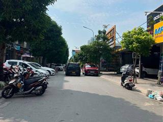 Nhà phố Trâu Quỳ đối diện khu shophouse Vin kinh doanh sầm uất 