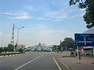 Cần sang nhượng 3045m2 đất mặt tiền đường nhựa, tặng 2 căn nhà đẹp