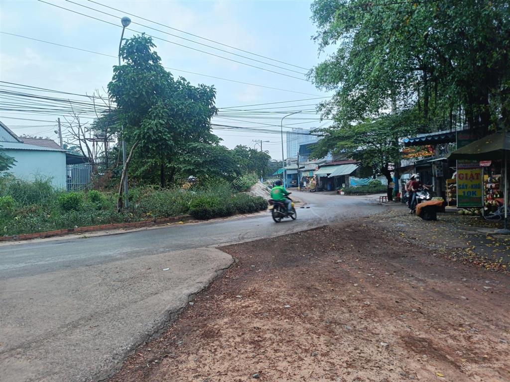 Cần bán 2300m2 đất mặt tiền đường long phước