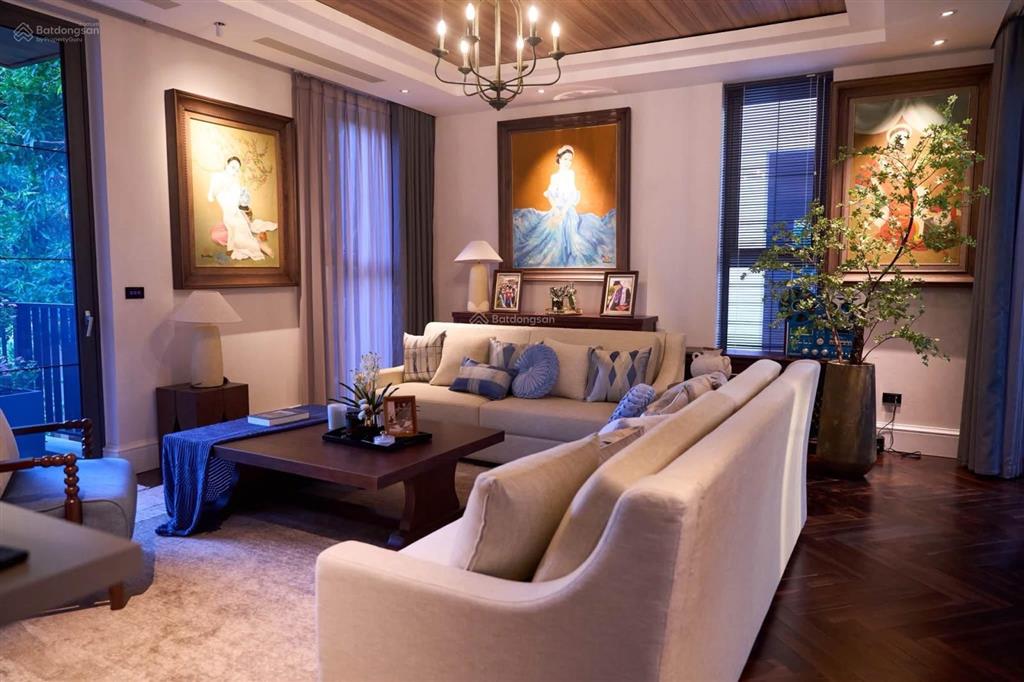 Bán gấp căn hộ 3pn, 2wc, 201m2 tại vincom center bà triệu, hai bà trưng, hà nội, 200 triệu / m2