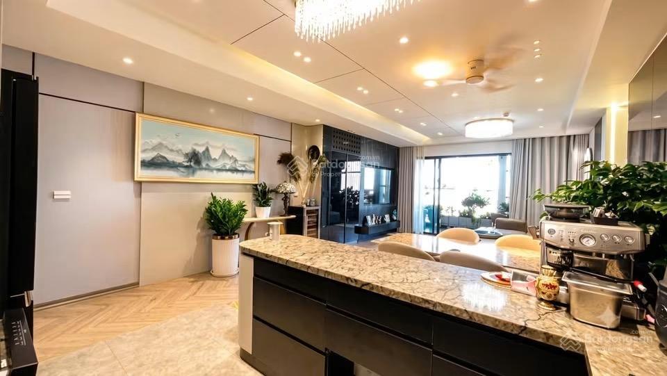 Bán ch 3pn 2wc tại vincom center bà triệu, 180 triệu / m2, 220 m2