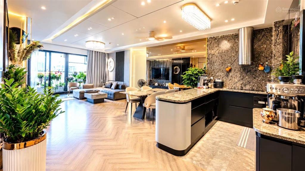 Bán ch 3pn 2wc tại vincom center bà triệu, 180 triệu / m2, 220 m2