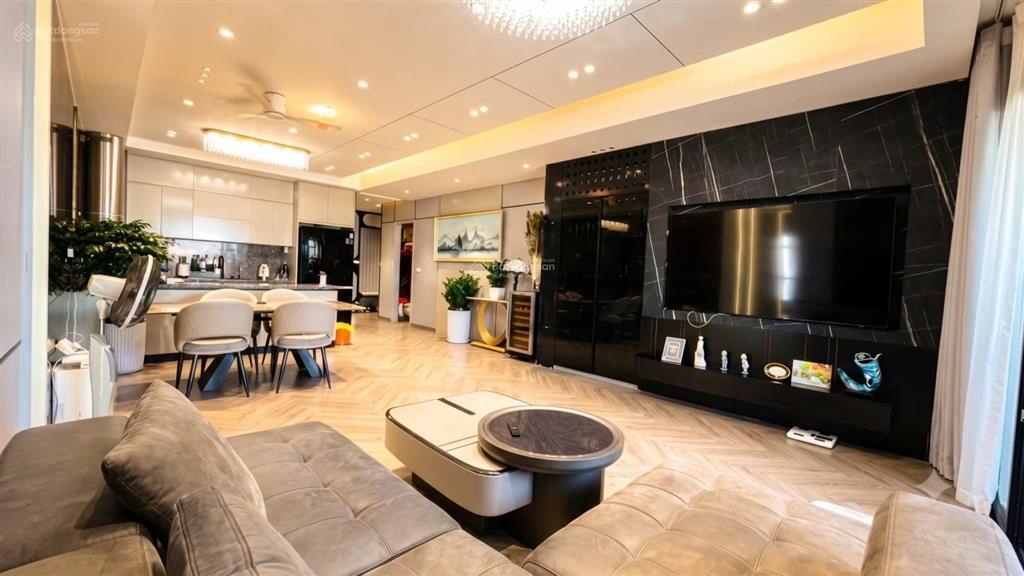 Bán ch 3pn 2wc tại vincom center bà triệu, 180 triệu / m2, 220 m2