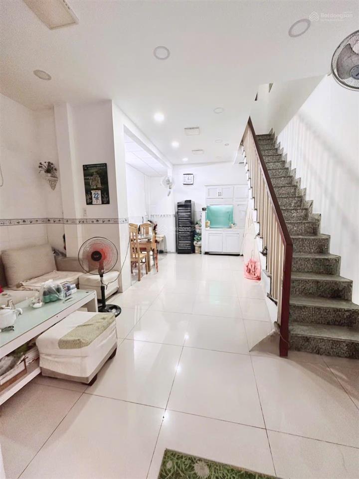 Bán nhà huỳnh văn bánh, p17, 38m2 5pn 4wc, 4.95 tỷ tl  0705 692 ***