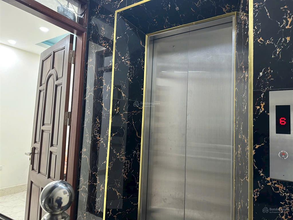 Cho thuê nhà ngõ 318 đê la thành, hà nội, ô tô tránh, phù hợp kinh doanh, có thang máy, oto đỗ cửa.