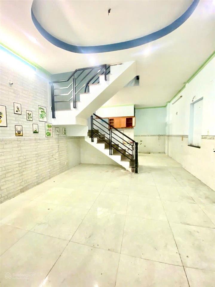 Nhà 1/ ngắn lâm thị hố  4,5m x 12m đúc 2 tầng lầu  đường 6m thông