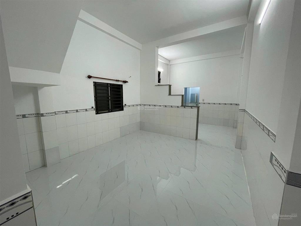 Nhà shr huỳnh thị hai 65m2  4m x 17m đúc 1 trệt 1 lầu mái đúc btct  hxh 4m