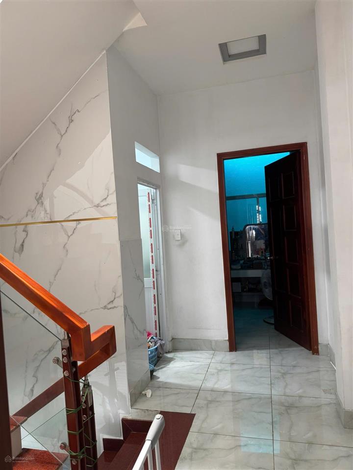 Nhà 1/ ngay chợ hl80b  nh 4,6x14m đúc 1 lửng 2 lầu hxh 9m