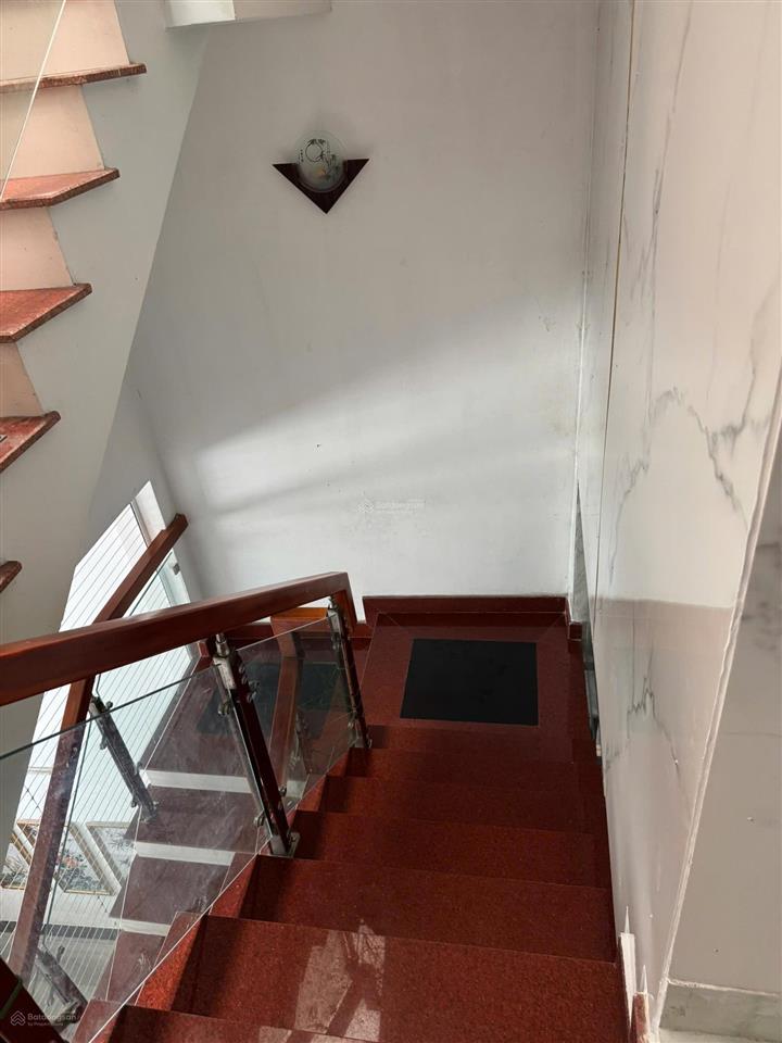 Nhà 1/ ngay chợ hl80b  nh 4,6x14m đúc 1 lửng 2 lầu hxh 9m