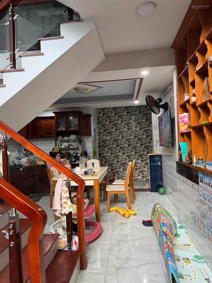 Nhà 1/ ngay chợ hl80b  nh 4,6x14m đúc 1 lửng 2 lầu hxh 9m