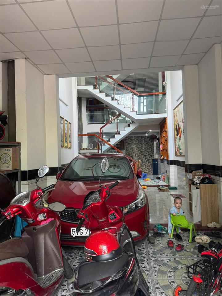 Nhà 1/ ngay chợ hl80b  nh 4,6x14m đúc 1 lửng 2 lầu hxh 9m