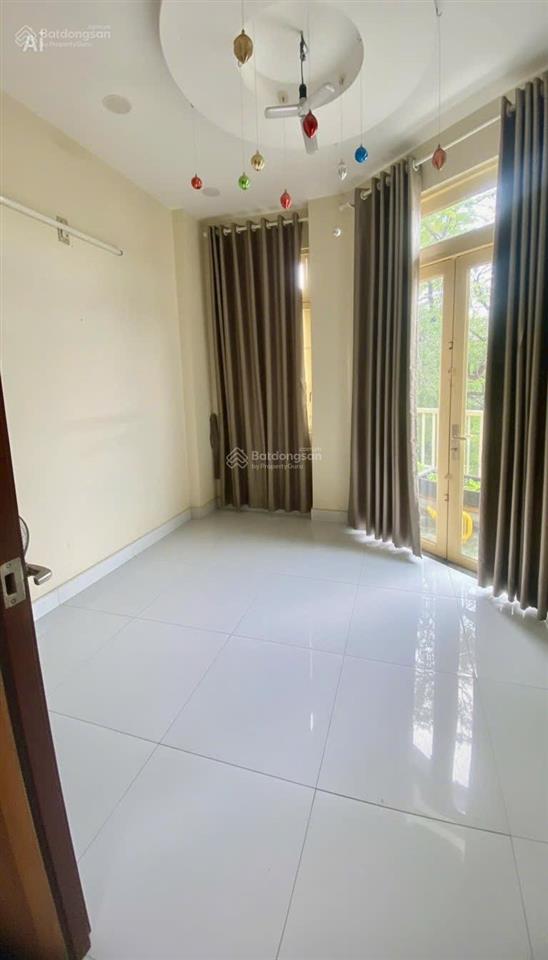 Nhà shr 1/ tth20  50m2 đúc 1 trệt 2 lầu mái btct