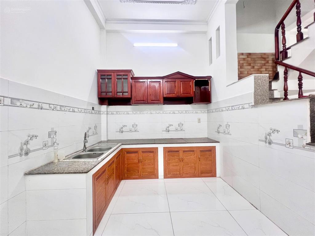 Nhà shr sát metro q12  4m x 13m đúc 1 trệt 1 lầu hxh tận nơi