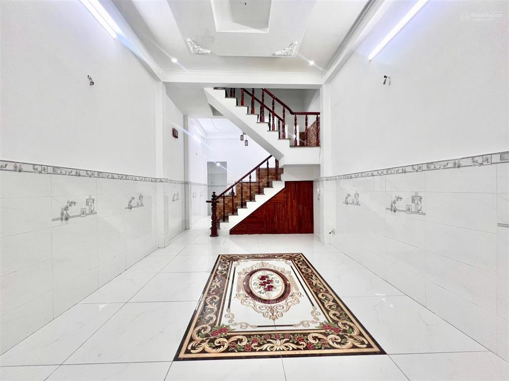 Nhà shr sát metro q12  4m x 13m đúc 1 trệt 1 lầu hxh tận nơi
