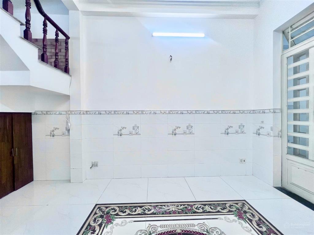 Nhà shr sát metro q12  4m x 13m đúc 1 trệt 1 lầu hxh tận nơi