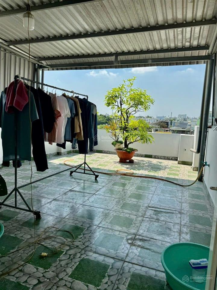 1/ hxh ngang 4,6m x 14m đúc 1 trệt 3 lầu sát chợ hiệp thành