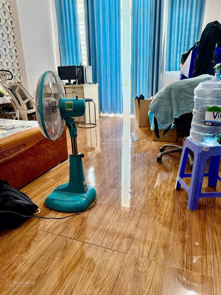 1/ hxh ngang 4,6m x 14m đúc 1 trệt 3 lầu sát chợ hiệp thành