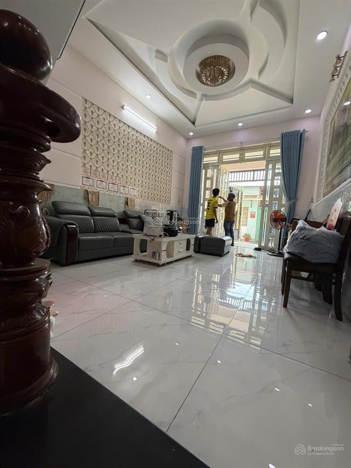 1/ hxh ngang 4,6m x 14m đúc 1 trệt 3 lầu sát chợ hiệp thành