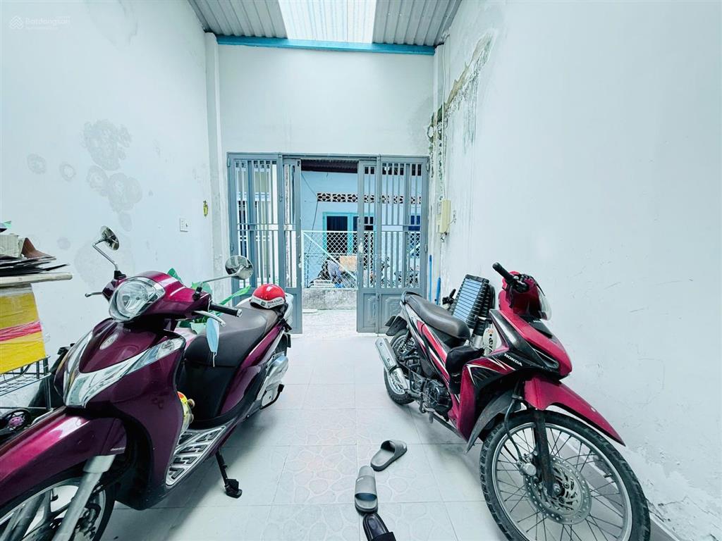 Nhà shr 3pn đúc 2 tầng lầu ngay ht45 sát metro q12