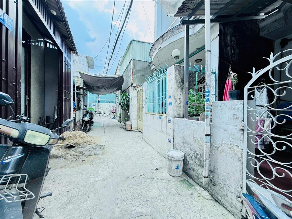 Nhà shr 3pn đúc 2 tầng lầu ngay ht45 sát metro q12