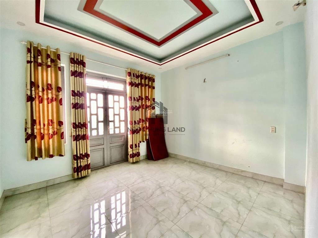 1/ ngay chợ hl80b hxh 8m  4,6 x 14m đúc 1 lửng 2 lầu