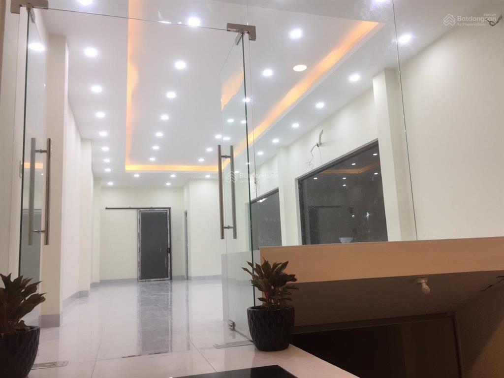 Cho thuê văn phòng tại 80/28 dương quảng hàm, lô góc 2 mặt tiền đường
