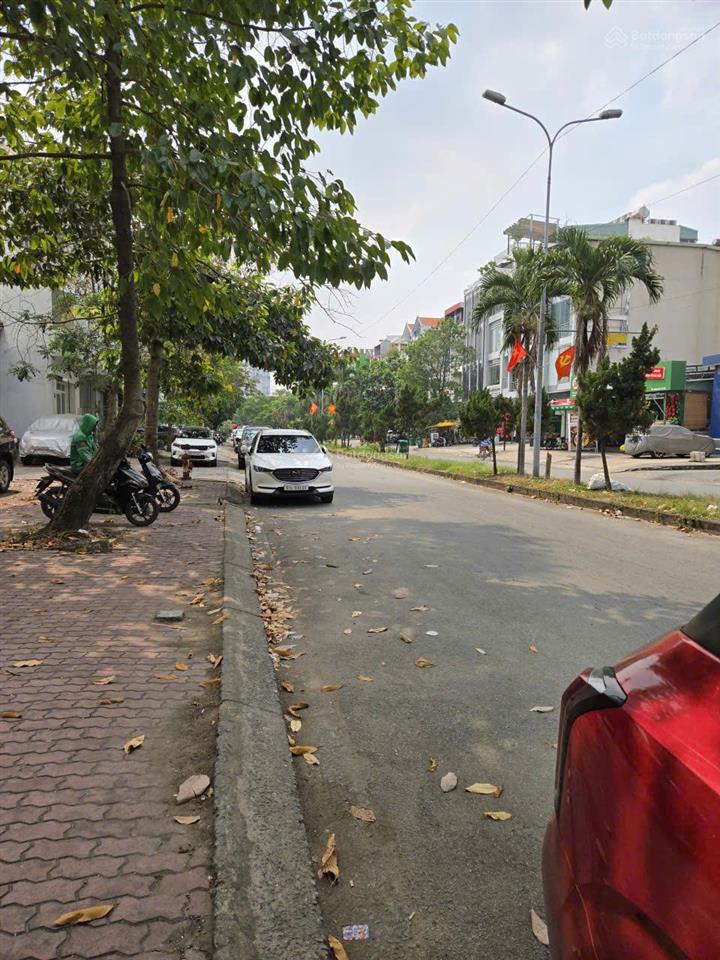 Cho thuê gấp nhà phố dt  5m x 20m, tầng hầm trệt 3 lầu gần metro an phú quận 2