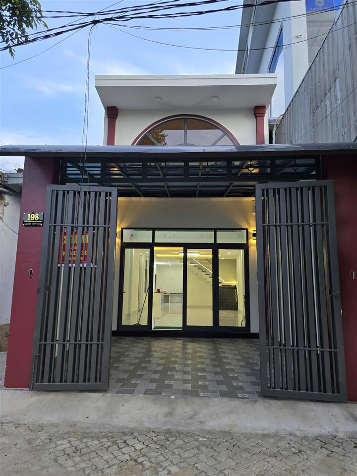 CHÍNH CHỦ BÁN NHÀ 2 MẶT TIỀN NGUYỄN TẤT THÀNH - TP. HUẾ (NỞ HẬU, KO NGẬP)