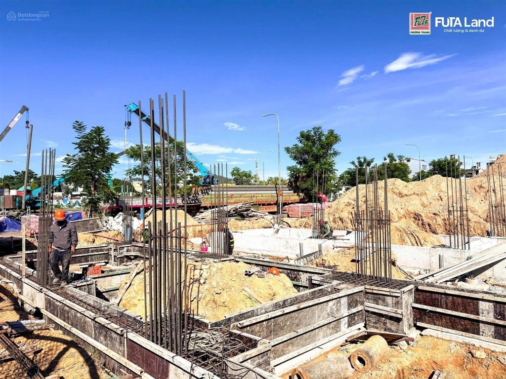 Nhà phố thương mại liền kề, xây sẵn 4 tầng 1 tum, cách biển 10 phút đi bộ, ân hạn gốc lãi 12 tháng