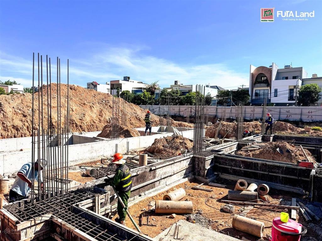 Nhà phố thương mại liền kề, xây sẵn 4 tầng 1 tum, cách biển 10 phút đi bộ, ân hạn gốc lãi 12 tháng