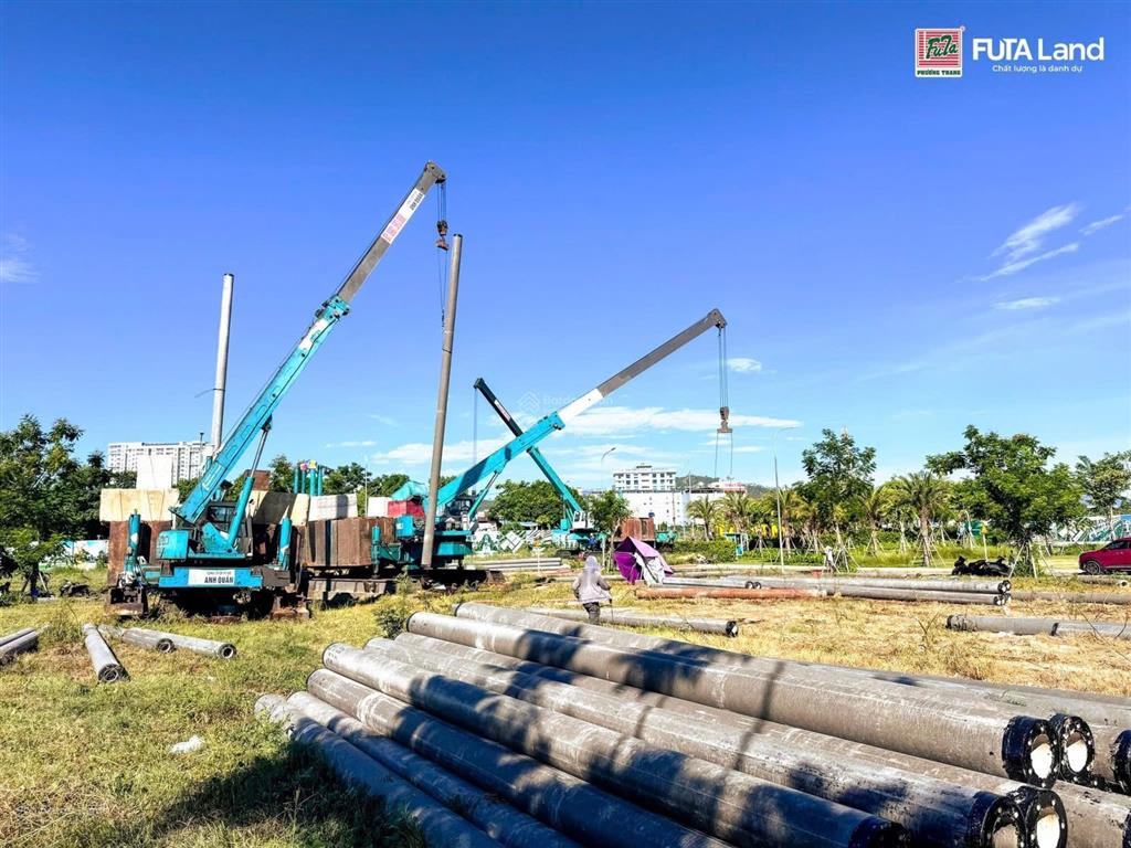 Nhà phố thương mại liền kề, xây sẵn 4 tầng 1 tum, cách biển 10 phút đi bộ, ân hạn gốc lãi 12 tháng