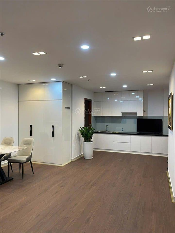 Officetel có ban công rộng rãi 48m2 đẹp y hình chung cư sky center khu sân bay công viên gia định
