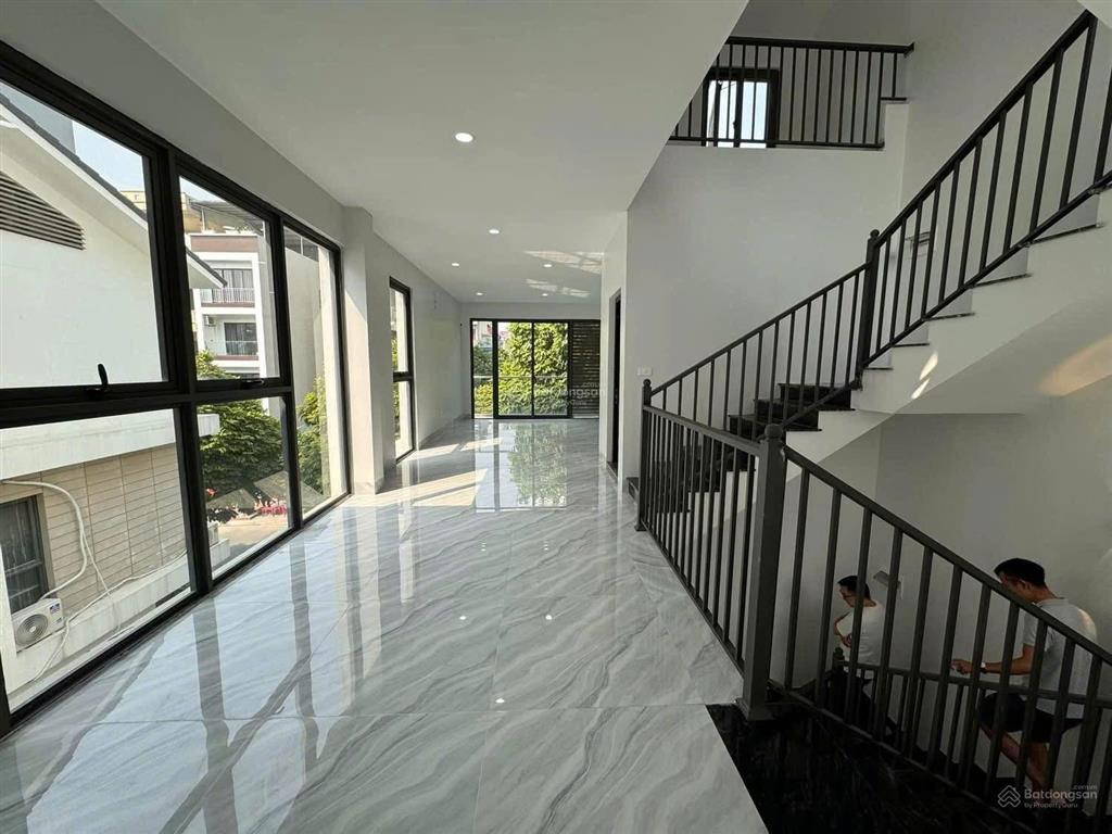 Cần cho thuê biệt thự dương nội làm văn phòng.  0983 983 ***