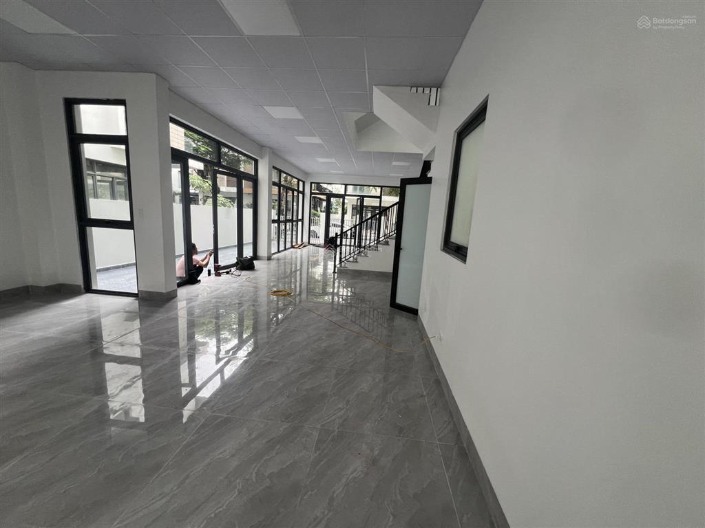 Cần cho thuê biệt thự dương nội làm văn phòng.  0983 983 ***