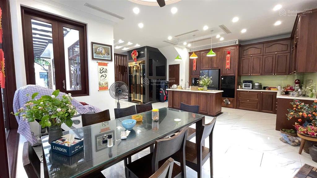 Chính chủ cần bán gấp căn biệt thự an vượng. hoàn thiện full nội thất.  0983 983 ***