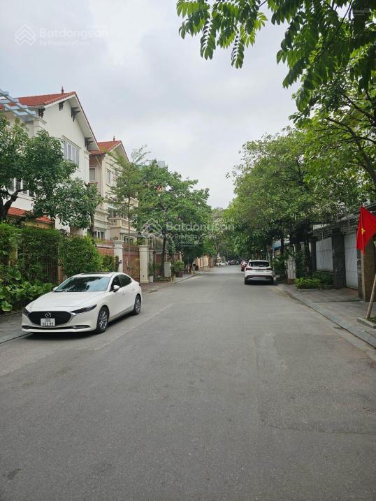 Chính chủ không có nhu cầu ở đến. cần bán căn biệt thự làng việt kiều châu âu.  0983 983 ***