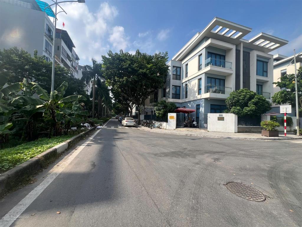 Tôi cần bán cắt lỗ 20 tỷ căn biệt thự an quý villa.  0983 983 ***