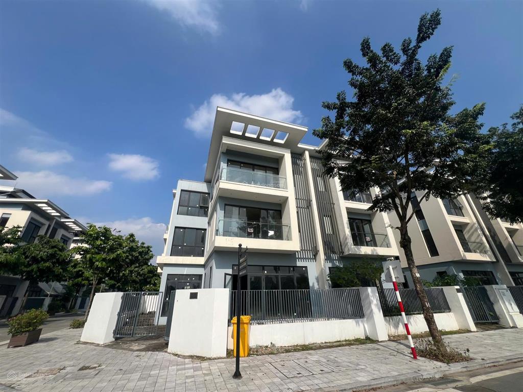 Tôi cần bán cắt lỗ 20 tỷ căn biệt thự an quý villa.  0983 983 ***