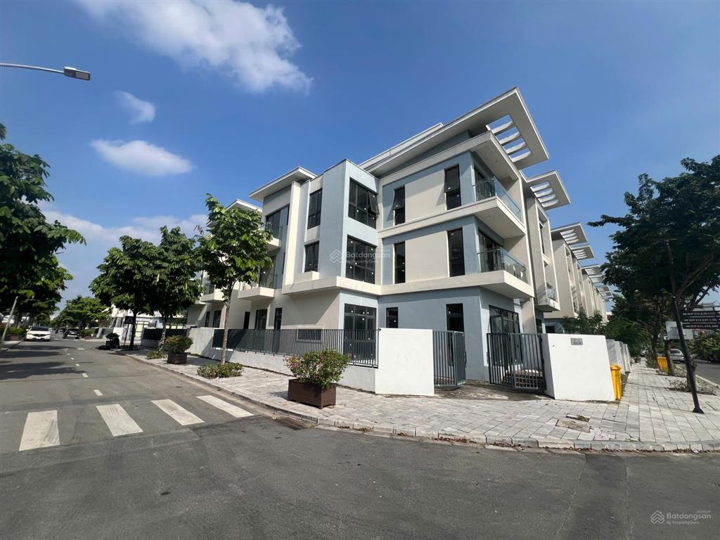 Tôi cần bán cắt lỗ 20 tỷ căn biệt thự an quý villa.  0983 983 ***