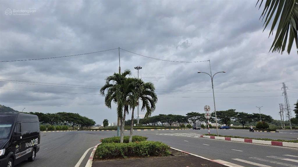 Bán lô góc 3 mt đất kcn châu đức xã ngãi thành hcm diện tích hơn 10ha giá chỉ 264 tỷ  0933 725 ***