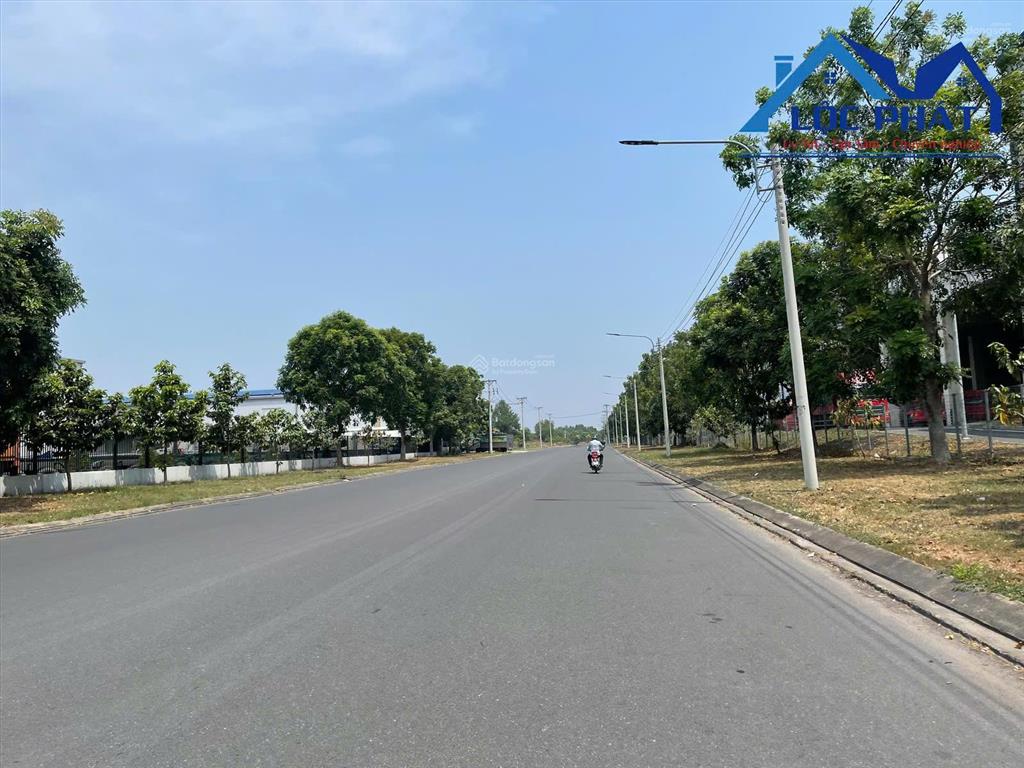 Bán đất kcn châu đức bà rịa vũng tàu dt 15.550m2 giá 43,7 tỷ  0933 725 ***