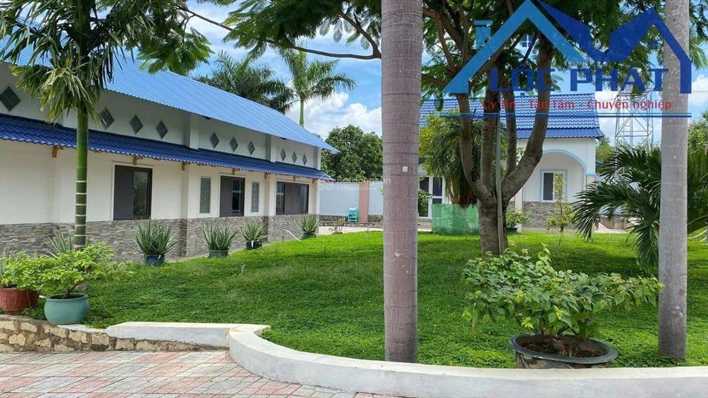 Bán gấp khu nghỉ dưỡng tại thị xã phú mỹ, bà rịa vũng tàu, 4300m2, giá giảm mạnh còn 17 tỷ