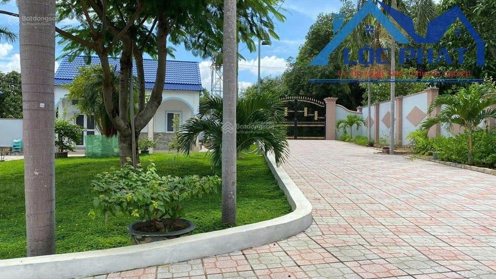 Bán gấp khu nghỉ dưỡng tại thị xã phú mỹ, bà rịa vũng tàu, 4300m2, giá giảm mạnh còn 17 tỷ