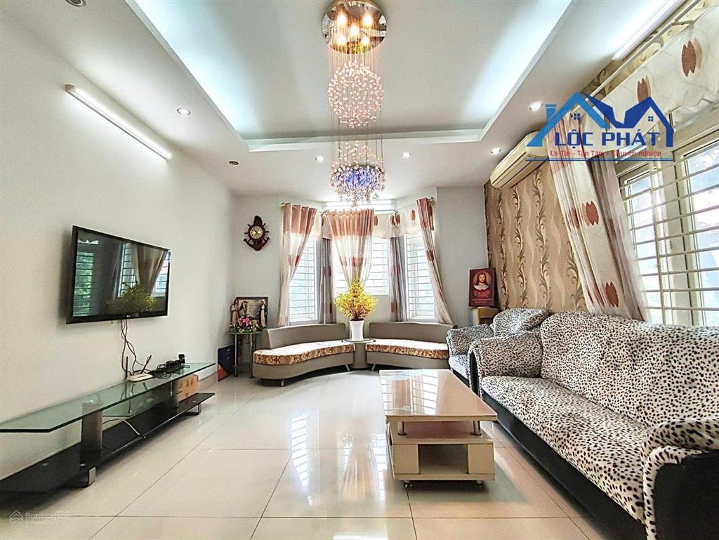 Biệt thự him lam đẳng cấp giữa trung tâm hcm 1 hầm 3 lầu + áp mái dt sàn 435m2 giá chỉ 75 tỷ
