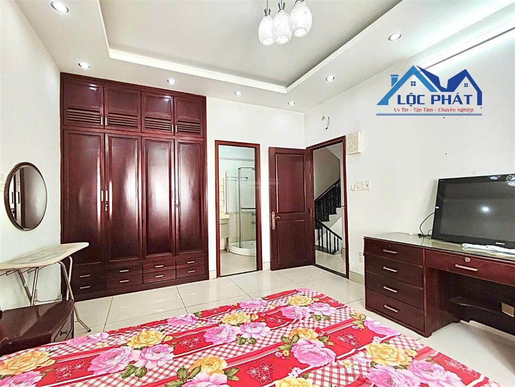 Biệt thự him lam đẳng cấp giữa trung tâm hcm 1 hầm 3 lầu + áp mái dt sàn 435m2 giá chỉ 75 tỷ