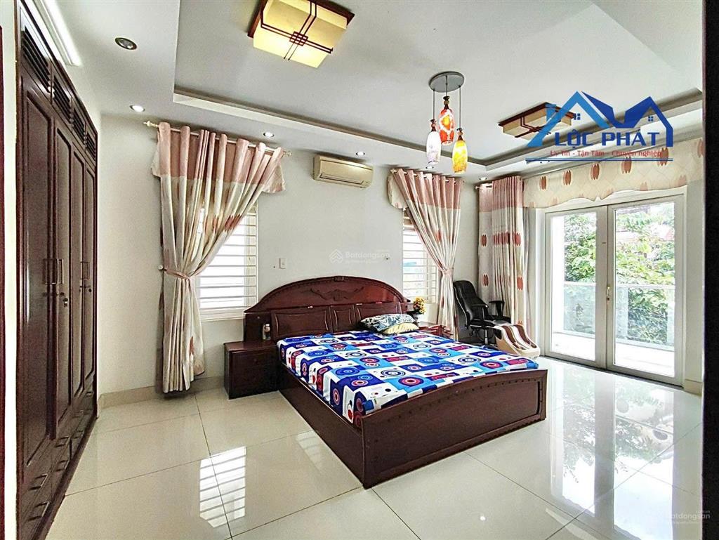 Biệt thự him lam đẳng cấp giữa trung tâm hcm 1 hầm 3 lầu + áp mái dt sàn 435m2 giá chỉ 75 tỷ