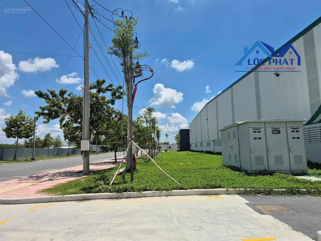 Cho thuê nhà xưởng mới chuẩn esg kcn lâm đồng dt 5618m2 giá 91000đ/m2.  0933 725 ***