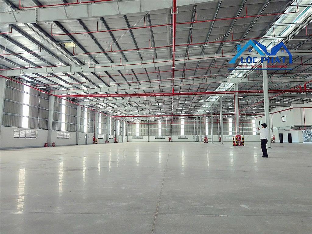 Cho thuê nhà xưởng mới chuẩn esg kcn lâm đồng dt 5618m2 giá 91000đ/m2.  0933 725 ***